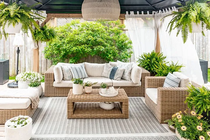 Furniture and Decor to Complete Your Enclosed Patio